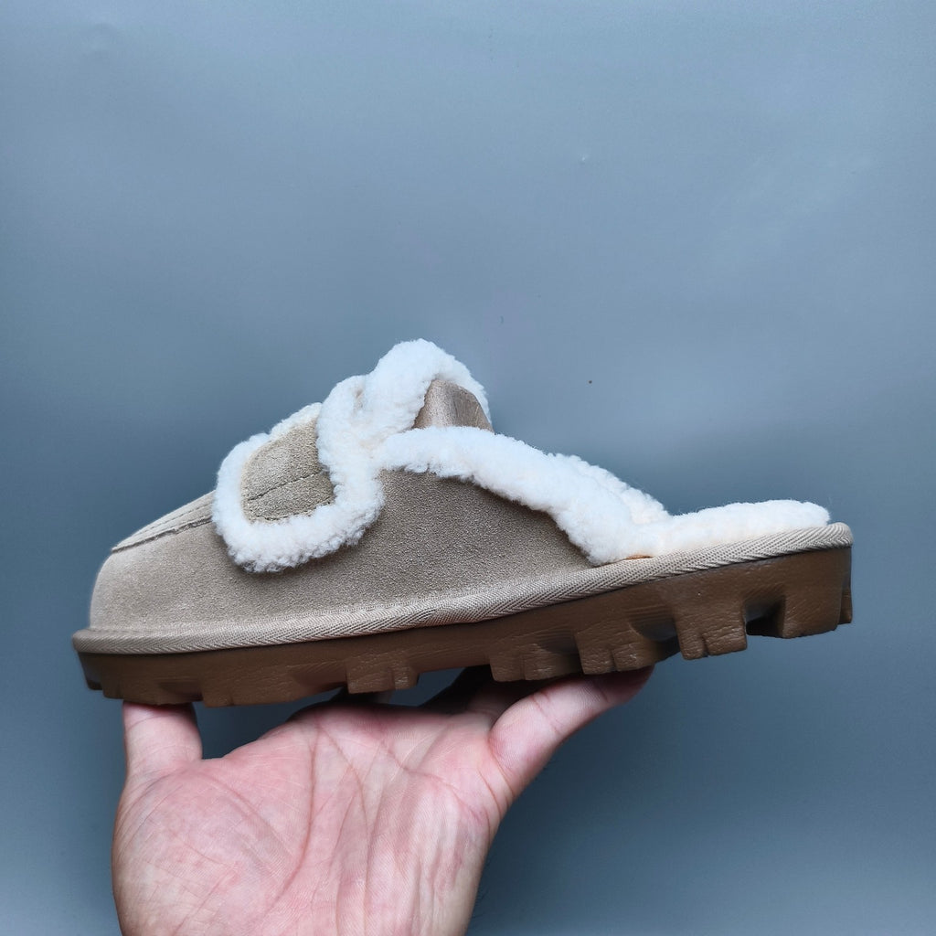 Sand Curly Fur Big Logo Casual Slippers – In Stock