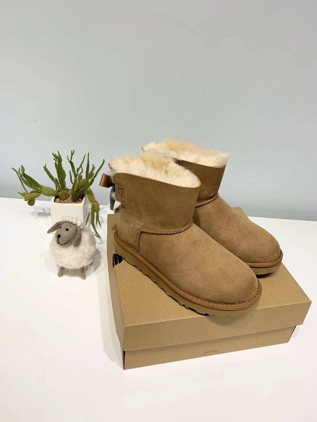 Chestnut Bow Glitter Winter Shoes – Mukoshi Featured Style