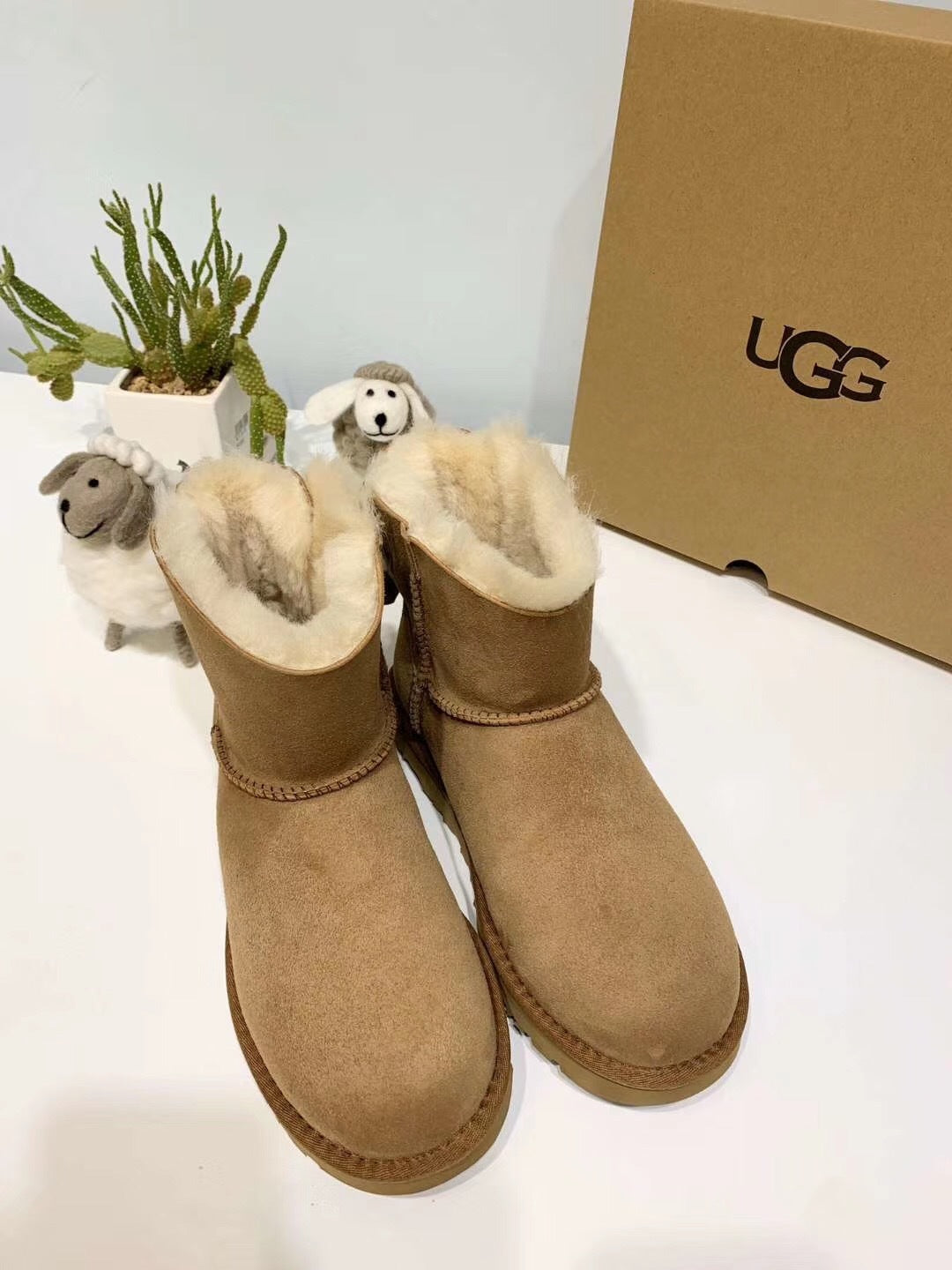 Chestnut Bow Glitter Winter Shoes – Mukoshi Featured Style