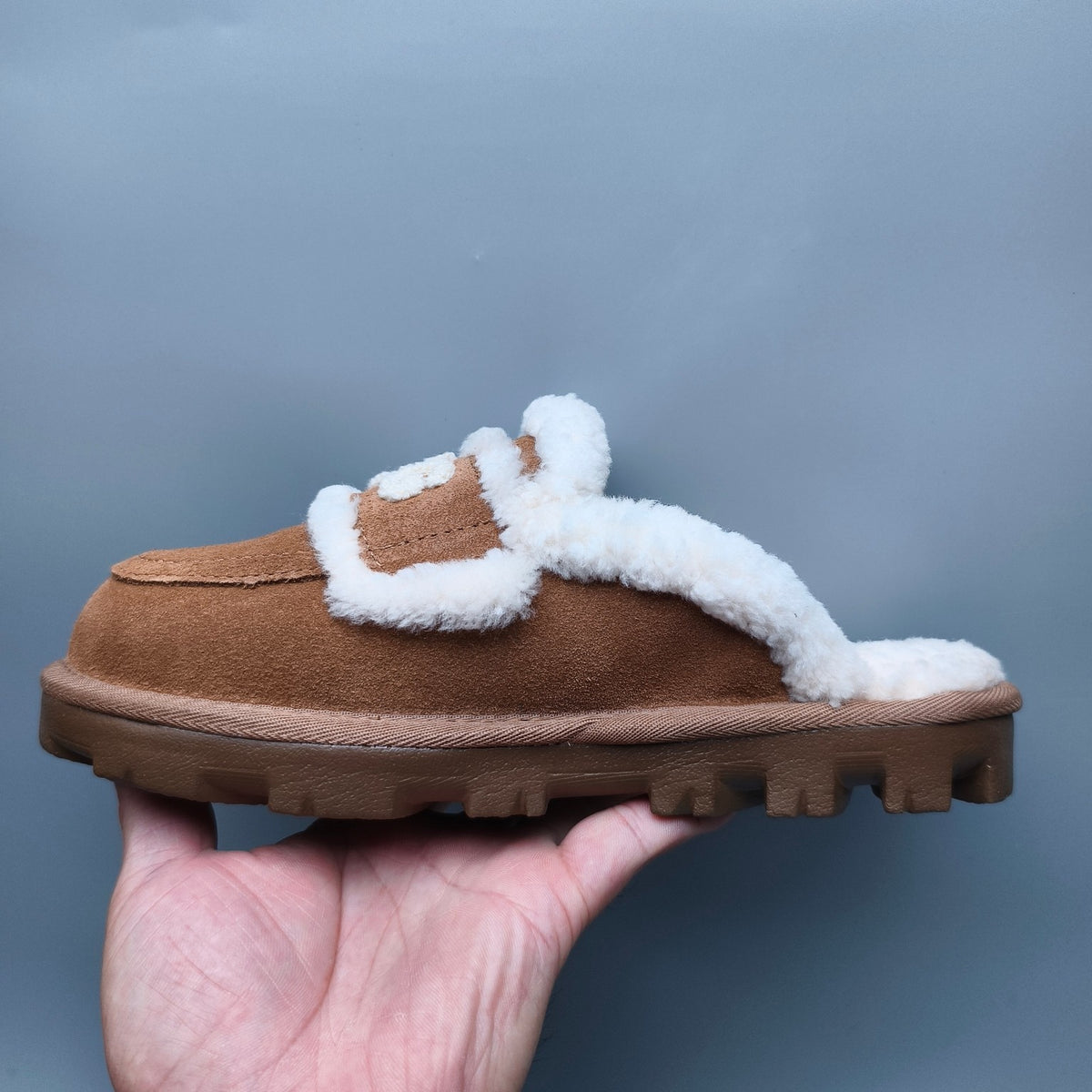 Chestnut Curly Fur Big Logo Casual Slippers – In Stock